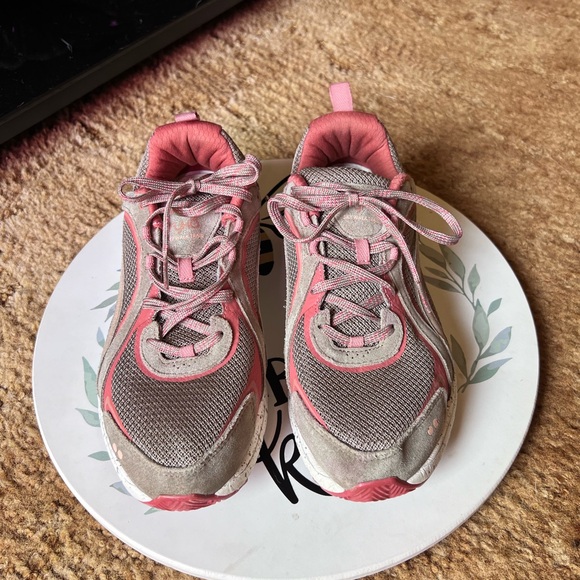 Ryka women’s Sky Walker Trail sneakers tan pink color with memory foam insoles. - Picture 14 of 17